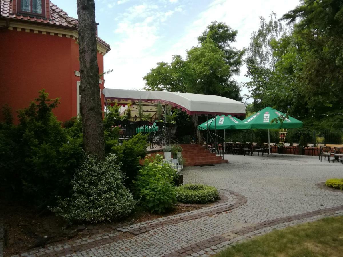 Dworek 1885 Ostrzeszów Eksteriør billede