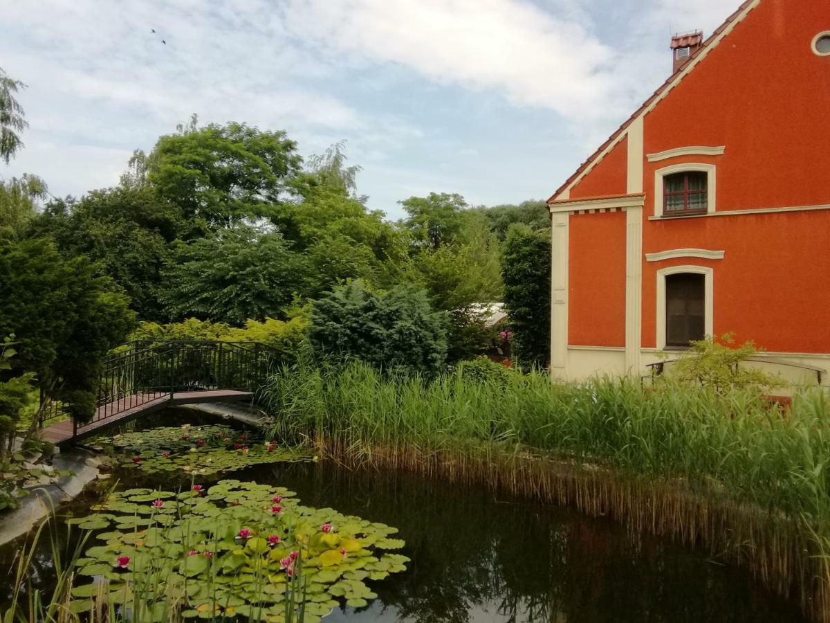 Dworek 1885 Ostrzeszów Eksteriør billede